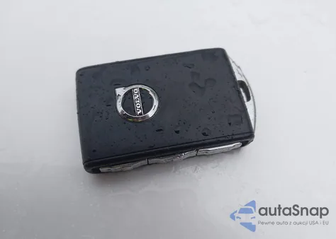 2018 Volvo Xc60 T5 Momentum z USA, uszkodzony, nr VIN YV4102RK6J1091675